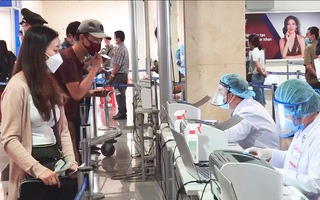 Video: 4 mẫu gộp của nhân viên sân bay Tân Sơn Nhất nghi nhiễm COVID-19