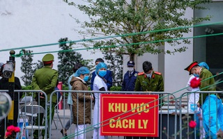 Video: Phong tỏa hai tòa nhà 1.200 dân tại Hà Nội vì COVID-19