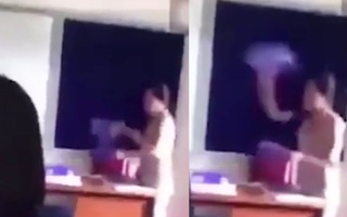 Video: Đình chỉ cô giáo ném sách, đánh lên đầu học sinh