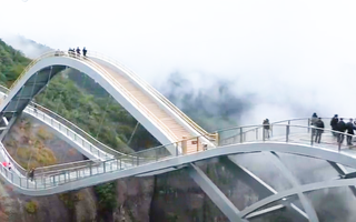 Video: Độc đáo cây cầu 'xoắn quẩy' DNA thu hút hàng triệu lượt khách mỗi năm