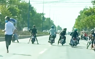 Video: ‘Quái xế' lại chặn đường, dàn trận đua xe gây náo loạn