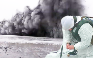 Video: Khoảnh khắc lính đặc công Nga dùng 200kg thuốc nổ phá băng trên dòng sông