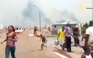 Video: Nổ lớn tại căn cứ quân sự ở Guinea Xích Đạo, hàng trăm người thương vong