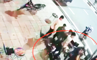 Video: Lại giở trò 'hổ báo' ở quán nhậu chỉ vì lời nhắc giữ chừng mực