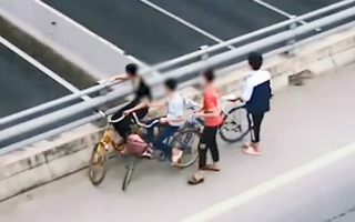 Video: 4 học sinh ném đá vỡ kính ôtô trên cao tốc Hà Nội - Hải Phòng