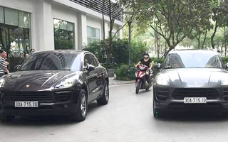 Video: Công an tạm giữ 2 ôtô Porsche trùng biển số 'chạm mặt' ở Hà Nội