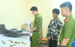 Video: Mang súng đã lên đạn đi mua gần 3.000 viên ma túy tổng hợp