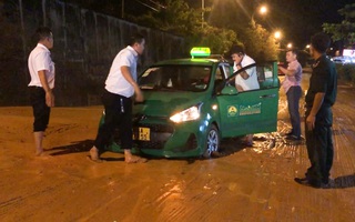 Video: Sau cơn mưa, Mũi Né xuất hiện thêm nhiều điểm sạt lở cát