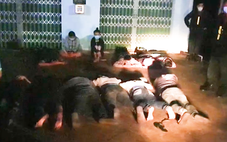 Video: 2 giờ sáng, công an Tiền Giang hoá trang vây bắt đoàn 'quái xế' chặn quốc lộ để đua xe