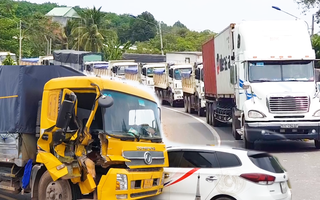 Video: Tai nạn liên hoàn, quốc lộ 14 kẹt xe kéo dài gần 1km