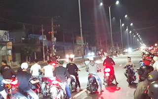 Video: Chặn quốc lộ 51 đua xe bạt mạng, tạm giữ 10 xe môtô 'độ'