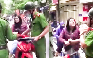 Video: Bị người phụ nữ chống đối cắn vào tay, cán bộ công an thét to