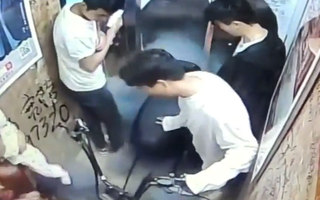 Video: Nổ xe đạp điện trong thang máy làm 5 người bị thương, cảnh báo tình huống tương tự