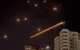 Video: Israel đánh sập tòa nhà của các hãng thông tấn, Hamas dội bão lửa rocket vào Tel Aviv