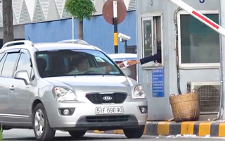 Video: Sân bay vẫn thu phí ra vào dưới 10 phút mặc dù Bộ nhiều lần ra 'tối hậu thư'