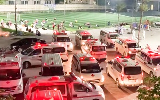 Video: Hàng trăm chuyến xe cứu thương đưa 3.000 công nhân đi cách ly ở Bắc Giang