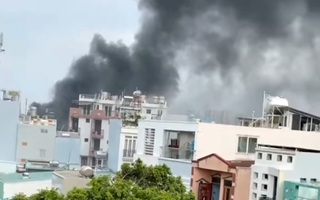 Video: Cháy nhà trong hẻm ở đường Lạc Long Quân, quận 11 làm 8 người thiệt mạng