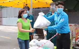 Video: Đi chợ giùm người dân mùa COVID-19