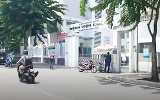 Video: Bệnh viện quận 4 bị phong tỏa tạm thời vì liên quan đến ca nghi nhiễm Covid-19