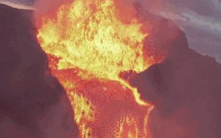 Video: Khoảnh khắc thiết bị bay không người lái lao thẳng vào miệng núi lửa đang phun trào