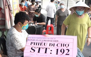 Video: Áp dụng phiếu đi chợ ở TP.HCM để phòng chống dịch