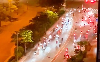 Video: 'Quái xế' chặn đường, quậy tưng ở quận 7 lúc giữa đêm