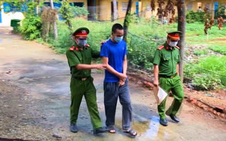 Video: Bắt nhóm nghi phạm giữ trái phép 4 cô gái để phục vụ khách hát karaoke