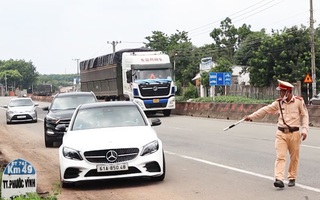 Video: Nhiều tài xế quay đầu xe khi biết vào Bình Phước phải tự cách ly 21 ngày