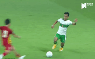 Video: Xem lại pha vào bóng 'triệt hạ' thô bạo của cầu thủ Indonesia khiến Tuấn Anh phải rời sân