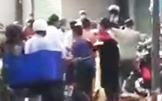 Video: Điều tra vụ người vi phạm chỉ thị 16 xô xát với tổ công tác ở Bình Tân