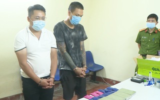 Video: Bắt 1 điều dưỡng cùng đồng phạm tàng trữ 4 bánh heroin và hàng ngàn viên ma túy