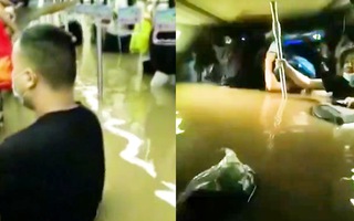 Video: Hành khách ngập hơn nửa người trong tàu điện ngầm ở Trung Quốc