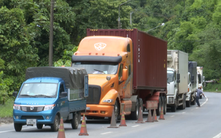 Video: Xe chở hàng vẫn tiếp tục ùn ứ ở cửa ngõ Lâm Đồng