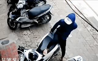 Video: Trộm bẻ khóa xe SH bằng chân nhanh như chớp