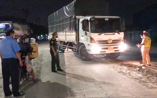 Video: Nhiều tài xế chưa có giấy xét nghiệm âm tính phải quay đầu xe khi vào Đồng Nai