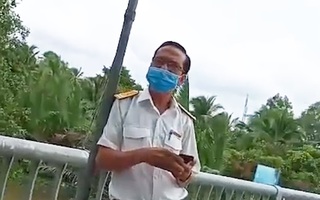 Video: Cách chức cán bộ thuế to tiếng ở chốt phòng, chống dịch COVID-19
