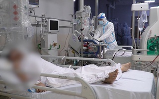 Video: Chuyện chưa kể trong Bệnh viện Hồi sức COVID-19 lớn nhất cả nước