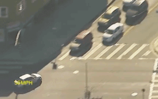 Video: Bị cảnh sát truy đuổi, ôtô chạy tốc độ đến 160km/h tông gãy cột điện ở Mỹ