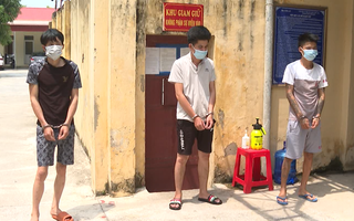 Video: Mặc áo blouse trắng, đóng giả nhân viên y tế để thông chốt mua ma túy