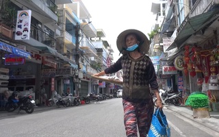 Nuôi giấc mơ đại học bên nia hàng rong của Ngoại