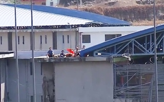 Video: Hỗn chiến giữa các băng đảng trong nhà tù khiến ít nhất 100 người chết ở Ecuador