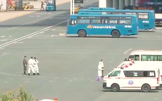 Video: Đề nghị tạm cho nhân viên sân bay Nội Bài sử dụng giấy đi đường mẫu cũ