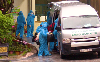 Video: Chuyển 500 bệnh nhân, người nhà và nhân viên y tế ra khỏi ổ dịch COVID-19 tại bệnh viện Thanh Hóa