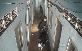 Video: Táo tợn bẻ khóa lấy trộm xe máy đắt tiền dựng trước cửa phòng trọ