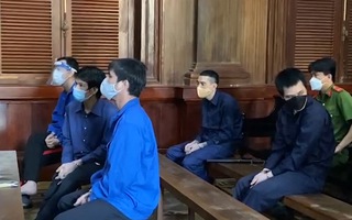 Video: 6 người tạt sơn, mắm tôm quán phở Hòa lãnh tổng cộng 18 năm 6 tháng tù