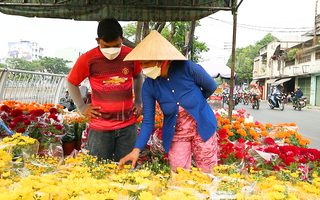 Video: Chợ hoa Bến Bình Đông ngày đưa ông Táo... vẫn chưa đông