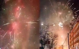 Video: Hai trẻ em nghịch lửa gây cháy cửa hàng pháo hoa ngày cận Tết