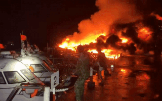 Video: Nhiều ca nô, tàu du lịch cháy ngùn ngụt lúc rạng sáng tại bến Cửa Đại, Hội An