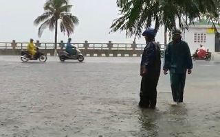 Video: Mưa liên tiếp 3 ngày, Nha Trang bị ngập nhiều nơi
