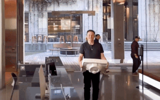 Video: Chiếc bồn rửa mặt mang thông điệp gì khi tỉ phú Elon Musk đưa đến thăm trụ sở Twitter?